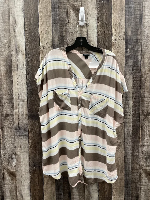 Top Short Sleeve By Torrid In Striped Pattern, Size: 3x